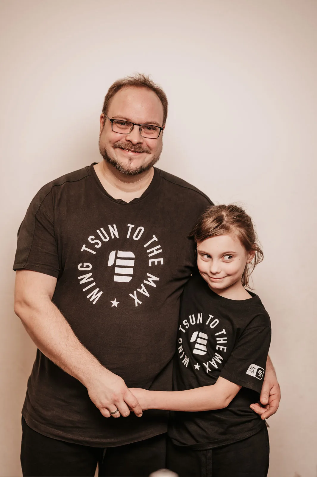 Vater und Tochter beim gemeinsamen Vater-Kind-Training bei WTplus
