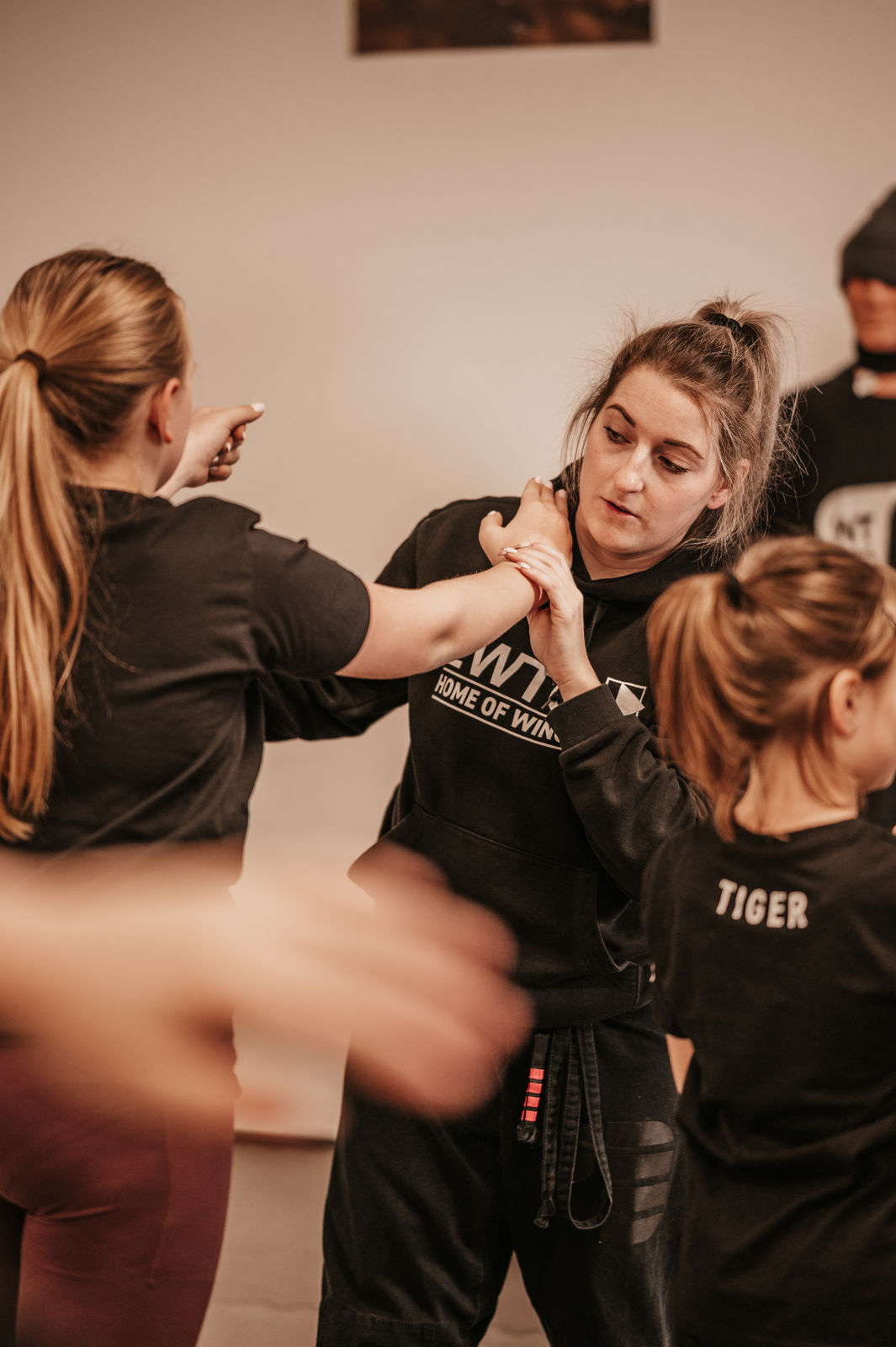 Zwei Frauen beim Partnertraining