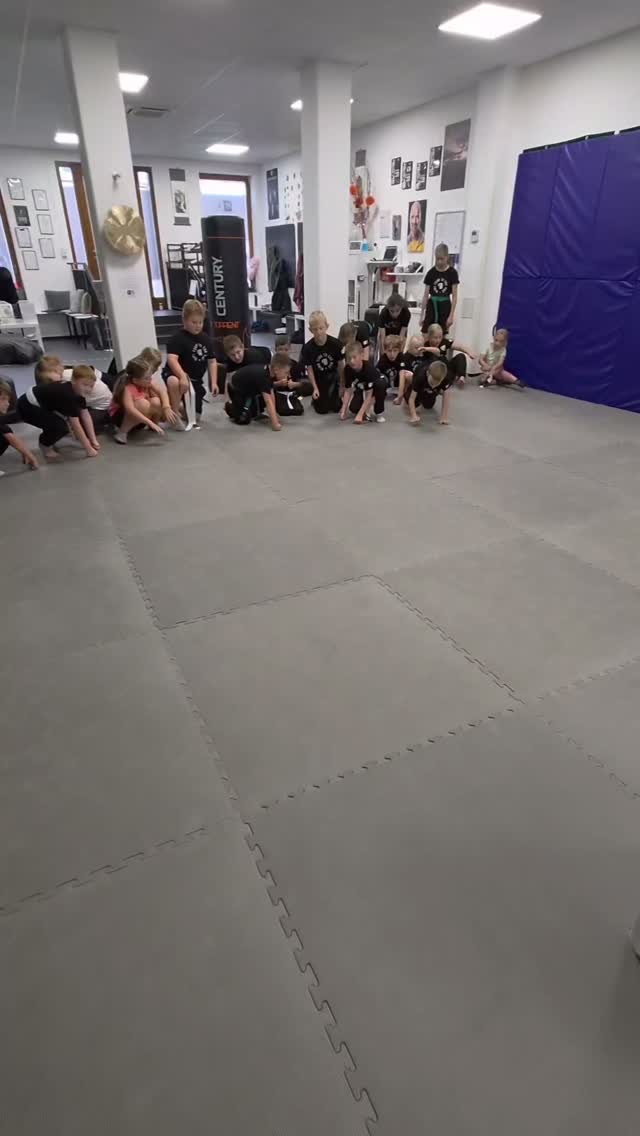 Sie kommen oft wegen der Technik. Sie bleiben immer wegen dem Gefühl, über sich hinauszuwachsen. 🥋 H
