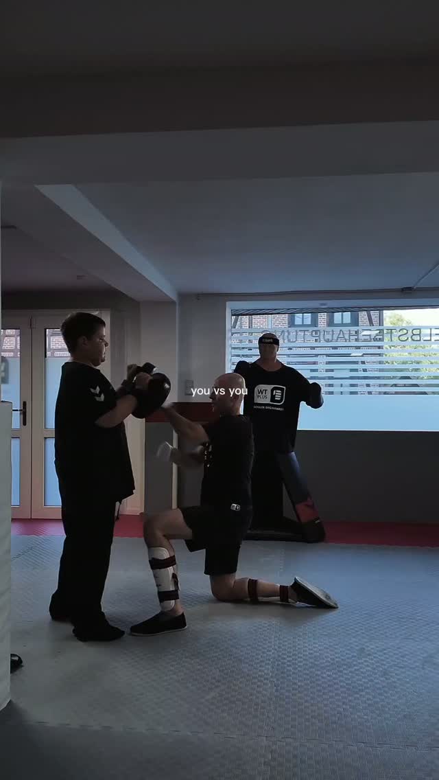 Das sieht nicht nur nach Spaß aus. Das IST Training. 😏🔥 Kopf aus. Handschuhe an. Gemeinsam Gas geben