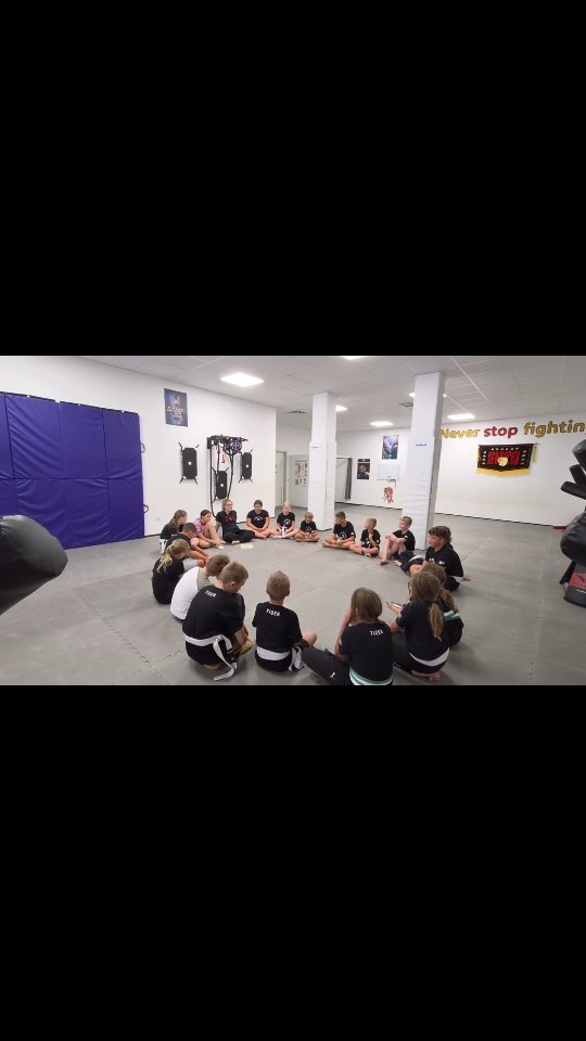 🥋 Gemeinsam trainieren. Gemeinsam wachsen. Gemeinsam stark werden. 💪 Wir machen Kinder stark! 🌟 Bei 